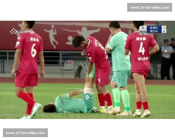 扔掉小马扎！跨省球迷夜奔 300 公里 “潜入” 苏超现场